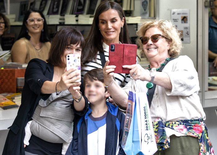 Doña Letizia en la Feria del Libro de Madrid