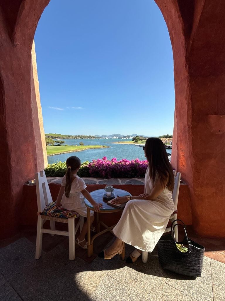 Sharon Fonseca y Blu Jerusalema tomaron el almuerzo mientras disfrutaron hermosas vistas.