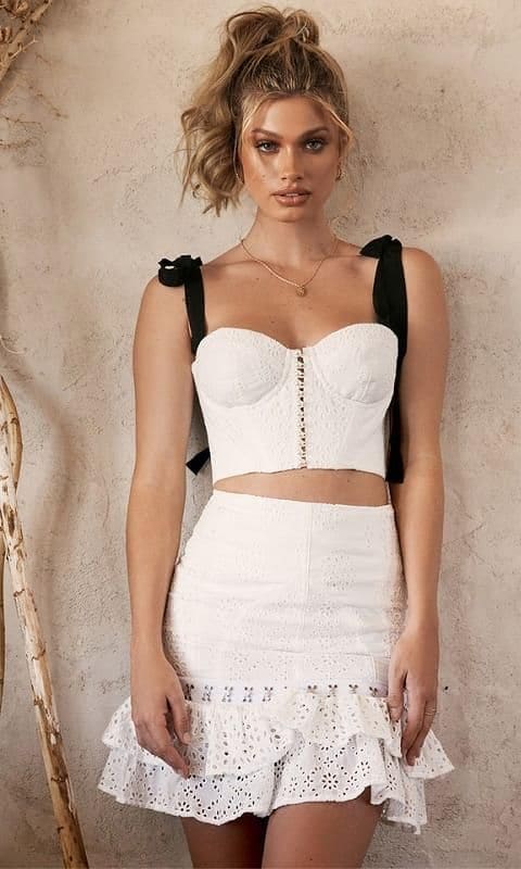 top estilo bustier de color blanco de house of cb
