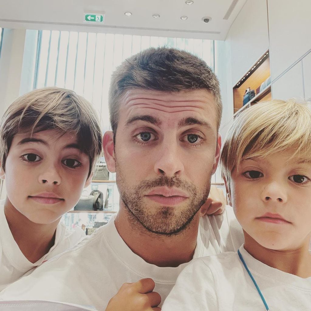 Piqué y sus hijos Milan y Sasha