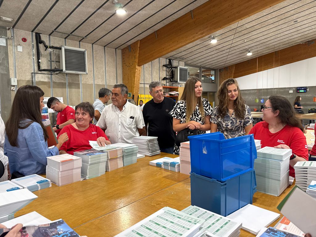 La reina Letizia, la princesa Leonor y la infanta Sofía visitan la fundación Esment en Mallorca