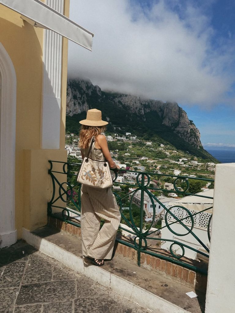 Carla Pereyra en su escapada a Capri, Italiana, con Simeone y amigos como Vicky Martín Berrocal.