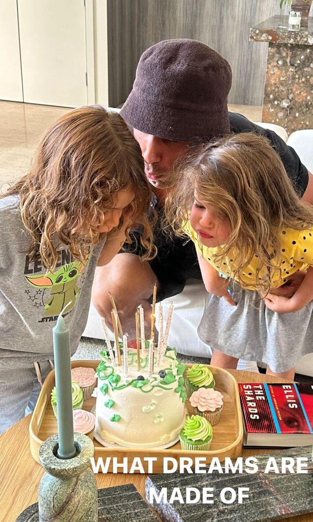 Jwan Yosef y sus hijos Renn y Lucía