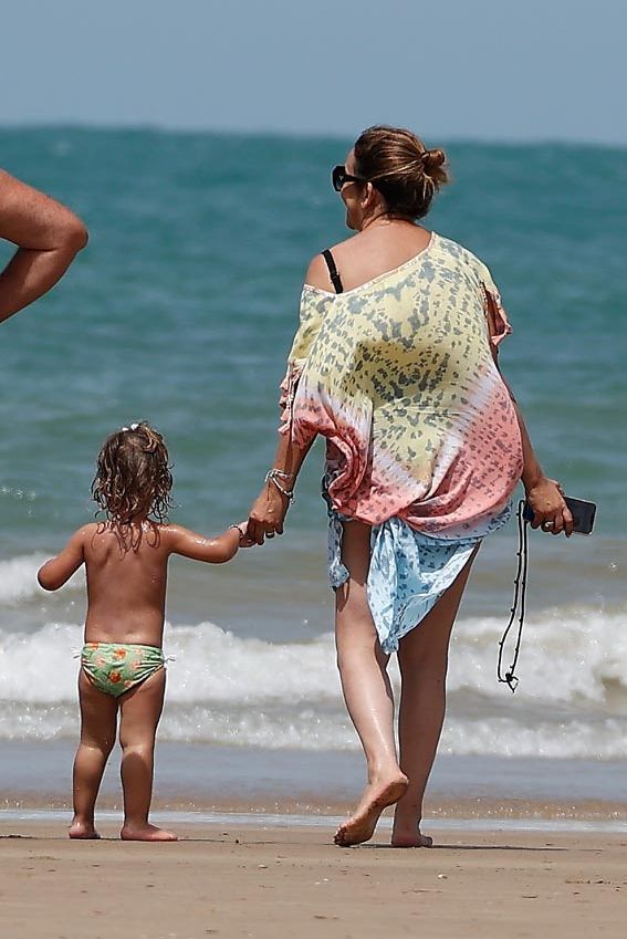 Toñi Moreno y su hija Lola en Cádiz