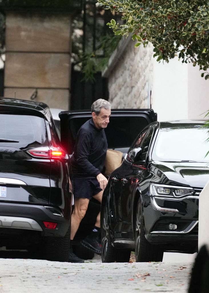Sarkozy ha salido a hacer deporte tras pasar de nuevo en casa la primera noche