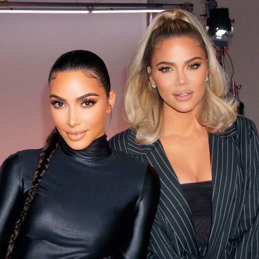 Kim y Khloe Kardashian se suman a la tendencia de lucir los baby hairs