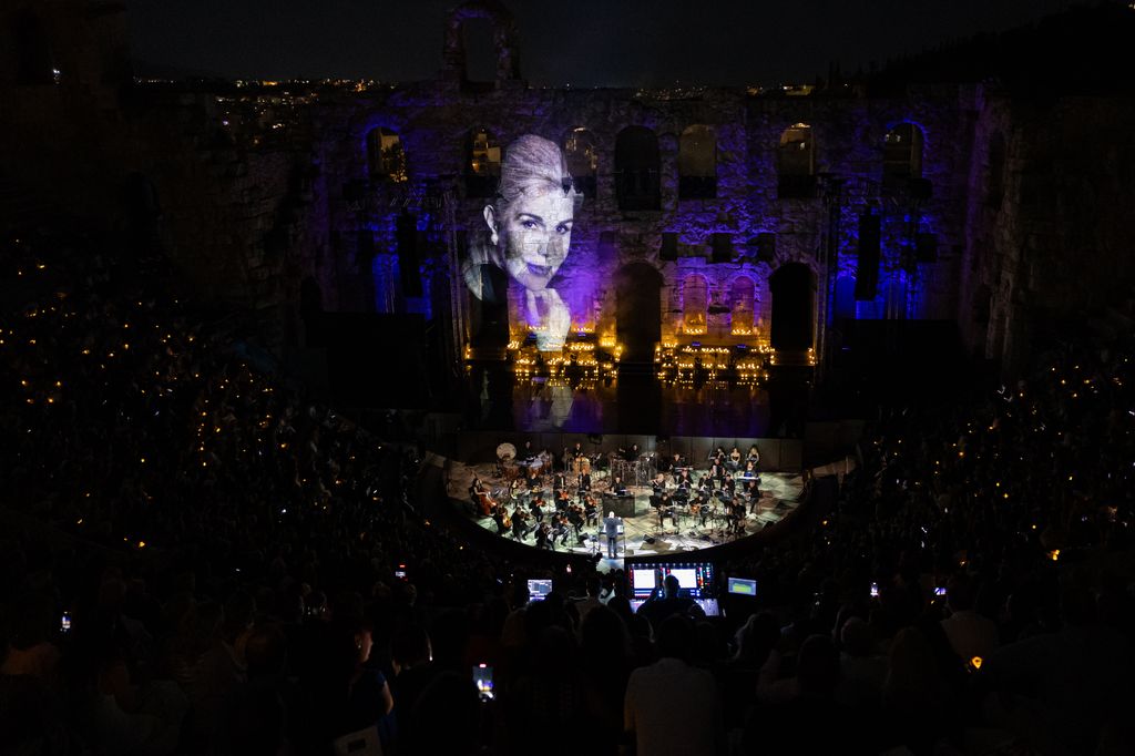 Homenaje a Marianna Vardinogiannis en Atenas con Máxima y Amalia de Países Bajos