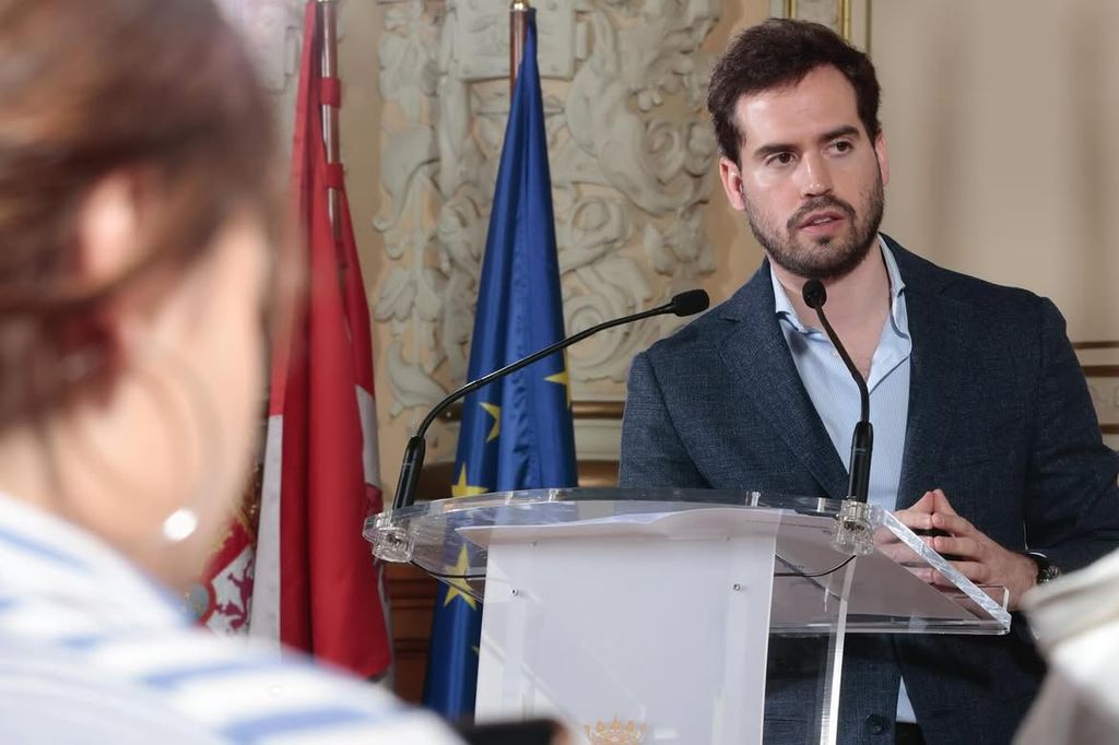 Abogado de profesión y concejal del Partido Popular en el Ayuntamiento de Valladolid, Rodrigo Nieto ha encontrado junto a Raquel Sanz