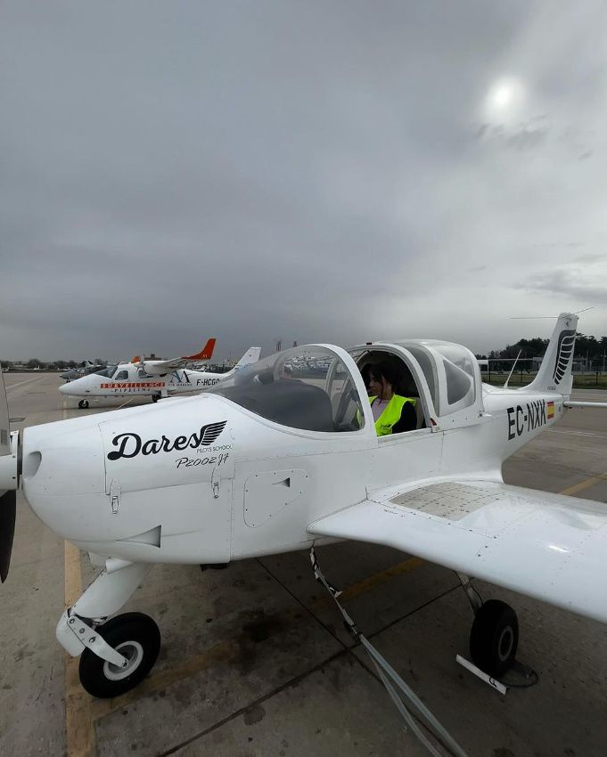 La artista se ha atrevido a volar en avioneta