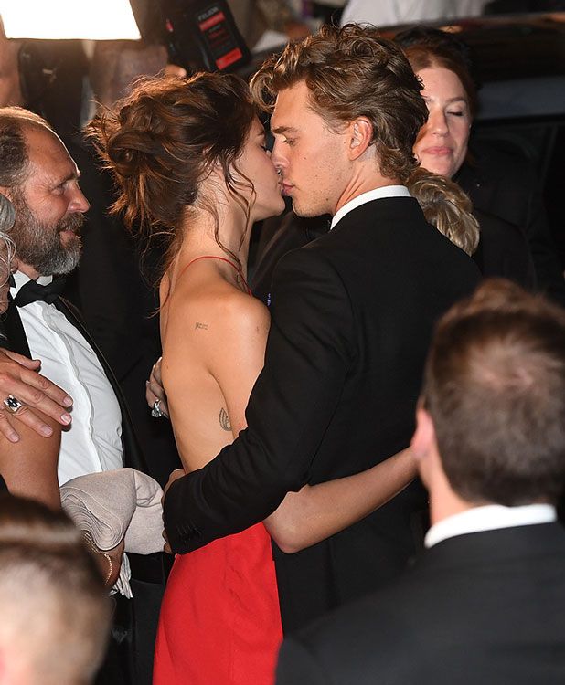Austin Butler y Kaia Gerber se dan un beso en los labios 
