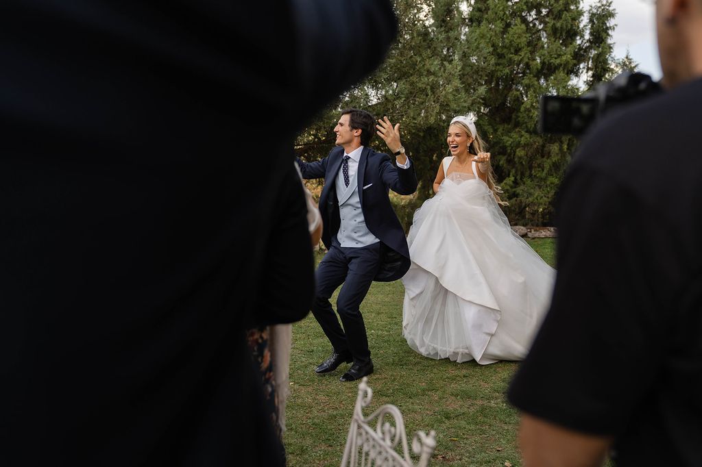 Juan Matute y Paloma celebrando su boda