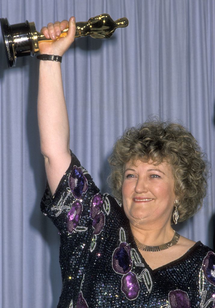 La actriz Brenda Fricker en la 62ª edición de los Premios de la Academia el 26 de marzo de 1990 donde fue galardonada con el premio Oscar