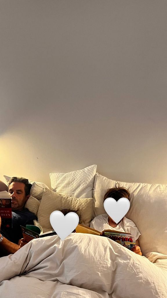 Borja Sémper comparte cama y momentos de lectura con sus hijos