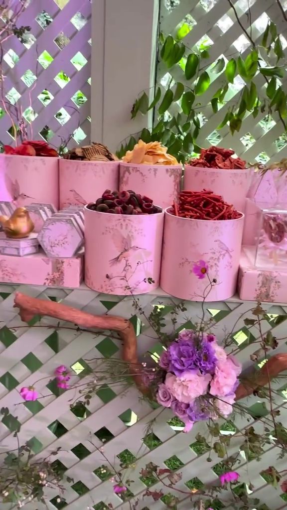 Los invitados disfrutaron de dulces y botanas.