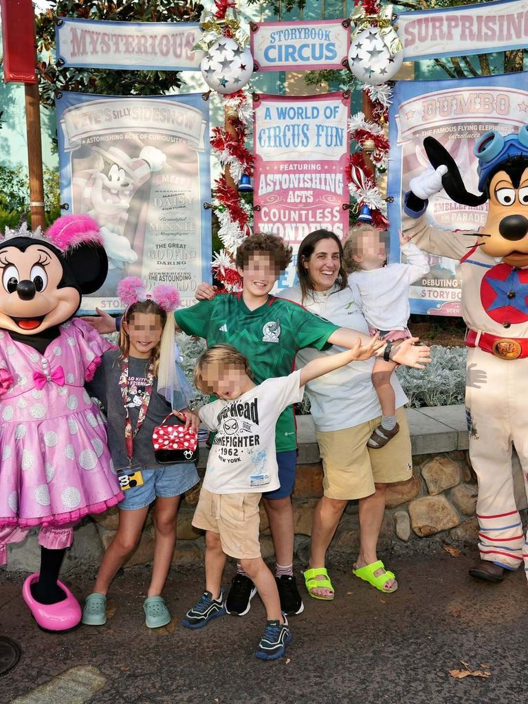 La familia Aragón en Disneyland