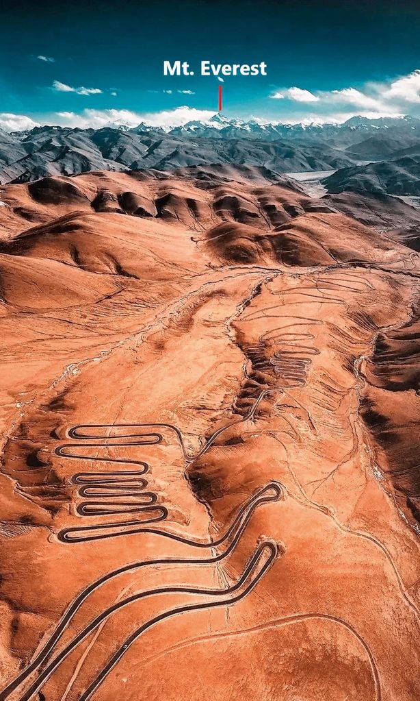 HOLA4127 MUNDO SINGULAR. ATASCOS EN EL DESIERTO Y EN CHINA
