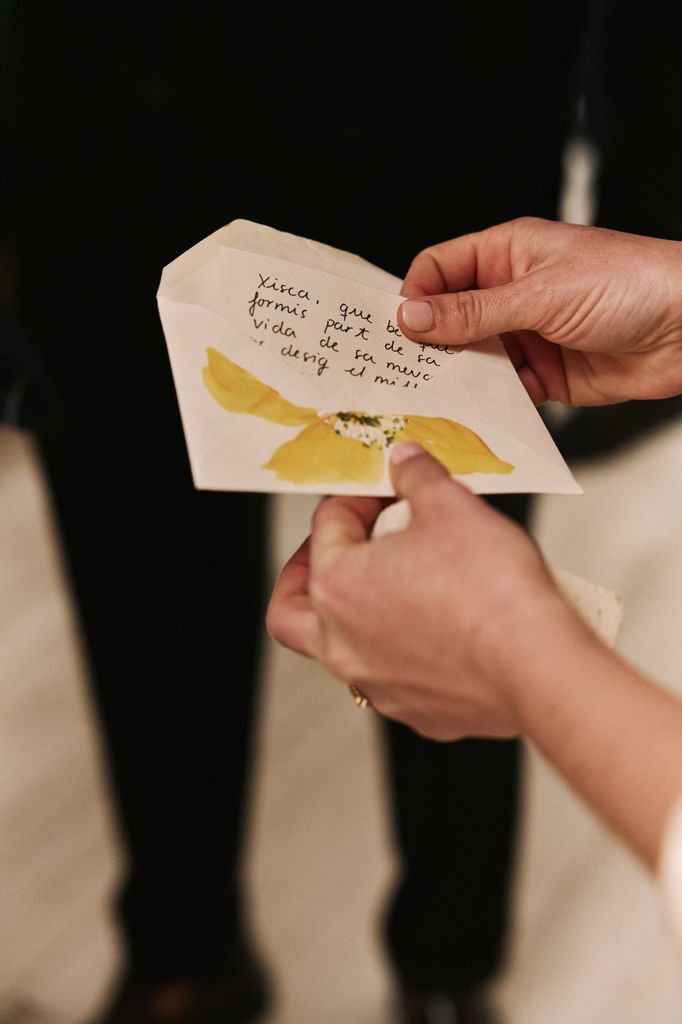 Las tarjetas personalizadas para cada invitado.