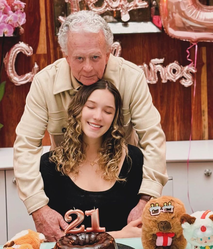 Mía con su abuelo materno, Juan Legarreta.