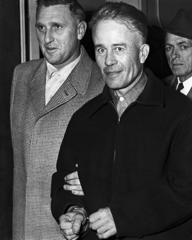 Ed Gein junto su abogado durante su juicio
