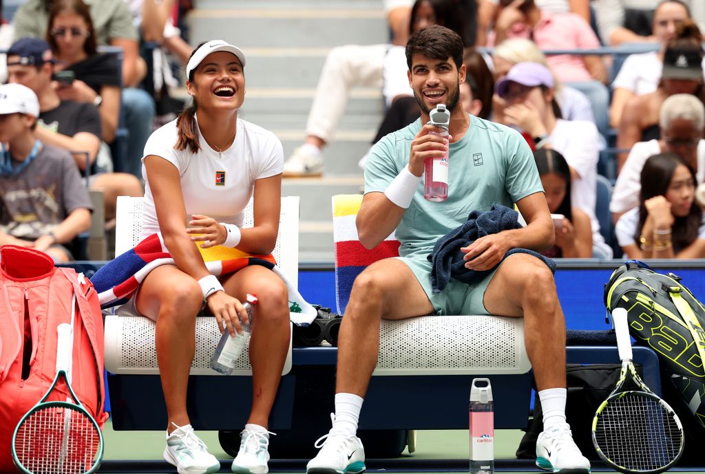 La complicidad y cercanía de Emma Raducanu y Carlos Alcaraz en el US OPEN 2025, el 19 de agosto de 2025