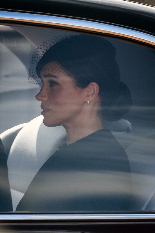 Meghan Markle hace un homenaje a Isabel II al lucir unos pendientes que le regaló la monarca
