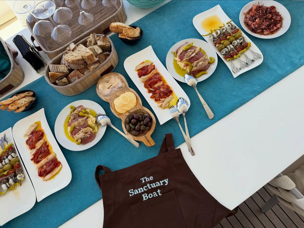 Algunas de los ricos platillos que degustaron en el barco