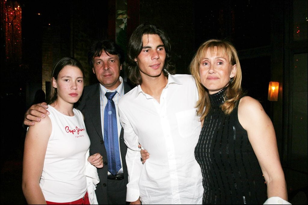 Rafa Nadal celebrando con su familia su triunfo en Roland Garros 2005