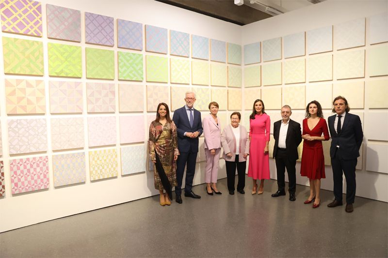 La Reina Letizia en una exposición de arte en Berlín de Helga de Alvear