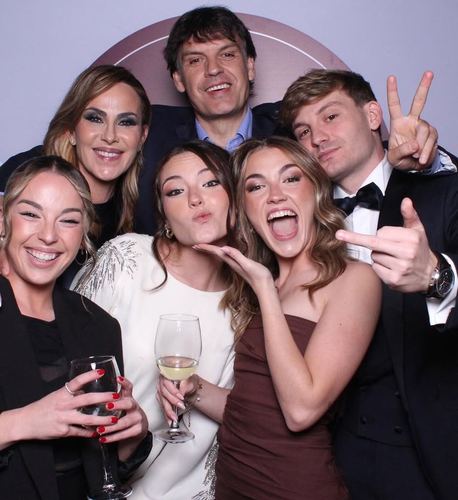 La familia, celebrando el 18 cumpleaños de Martina