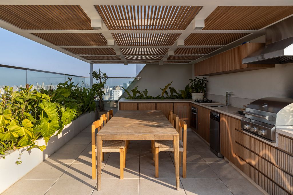 Terraza con cocina y zona de comedor