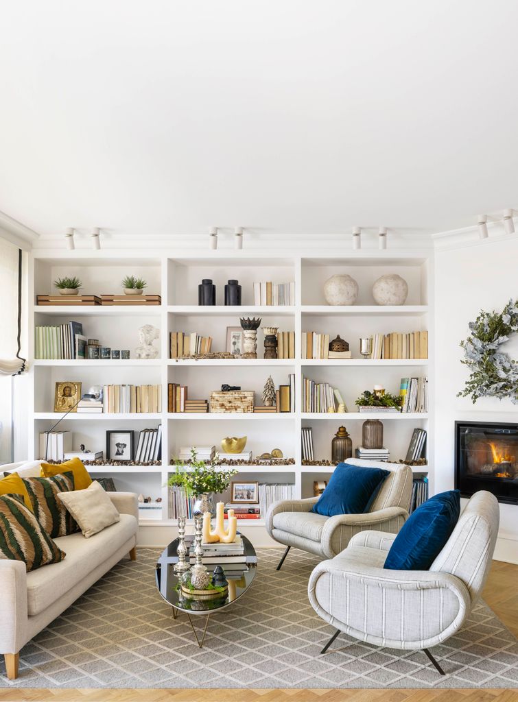 Salón con estanterías de pladur