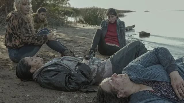 Todo comienza cuando un grupo de reclusas, sin experiencia en el mundo penitenciario, son trasladadas a la cárcel