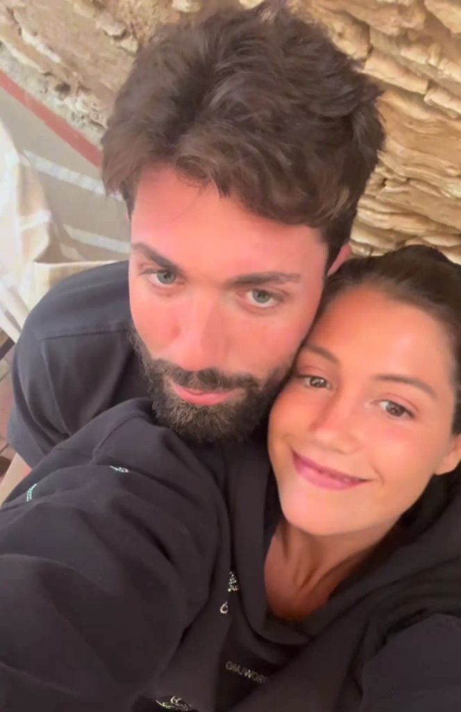 La pareja ha hecho oficial su relación con un emotivo vídeo