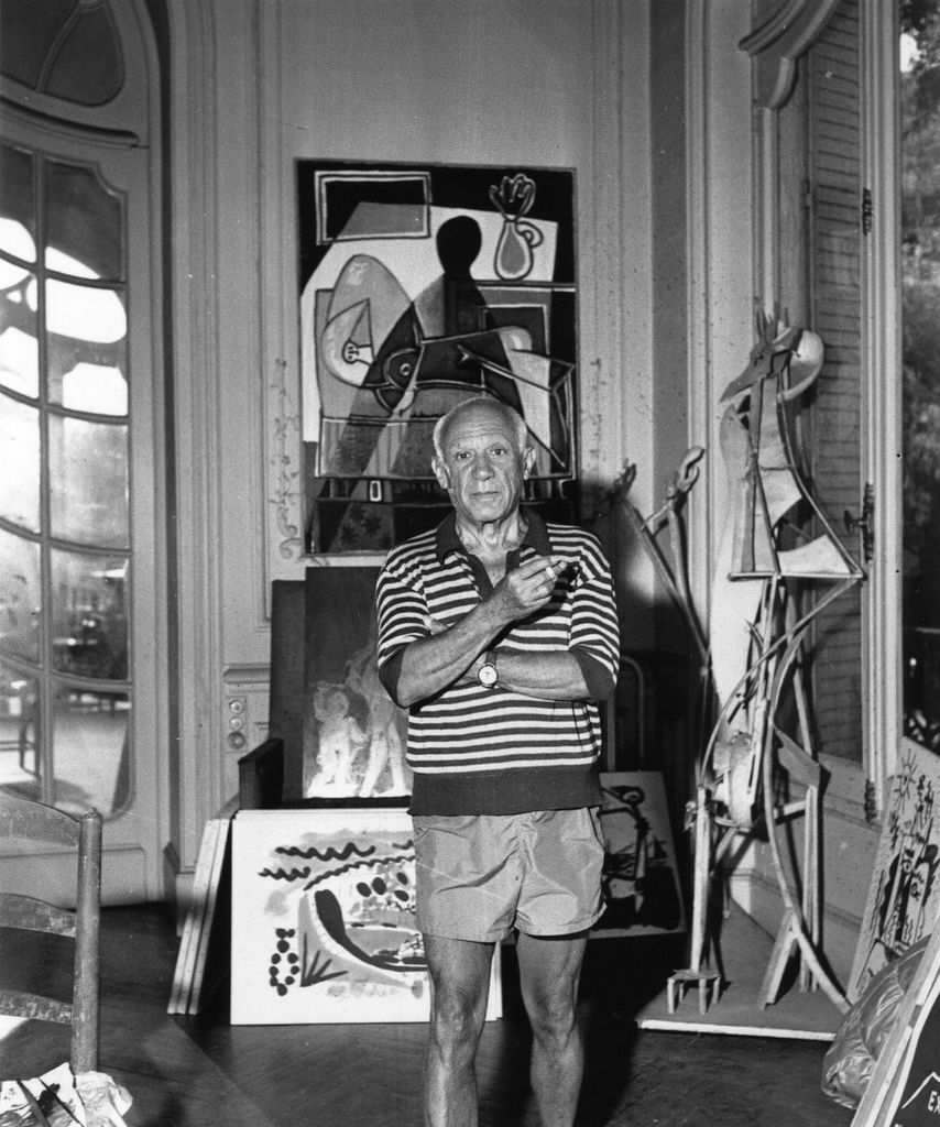 Pablo Picasso en su villa 'La Californie', en Cannes, en 1955