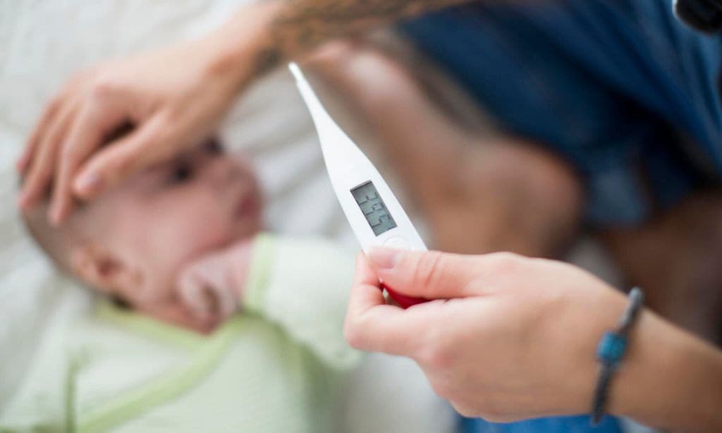 Bebé con fiebre