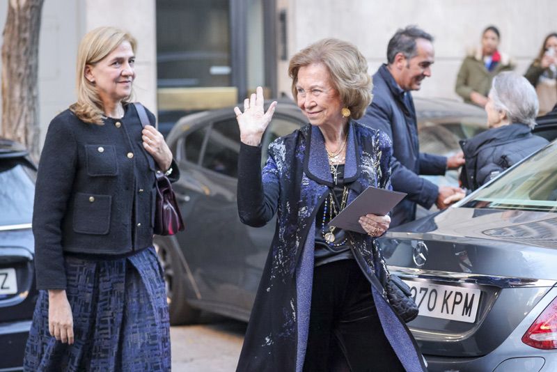 La infanta Cristina con su madre la reina Sofía