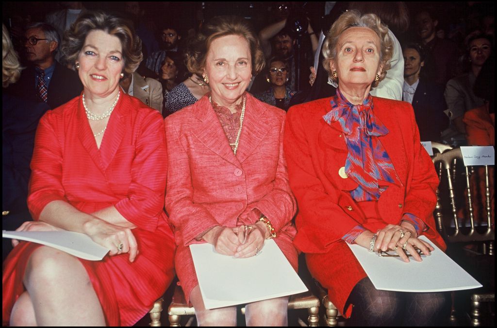 Chantal con Lobkowitz y Bernadette Chirac en un desfile de Lacroix a principios de los noventa en París