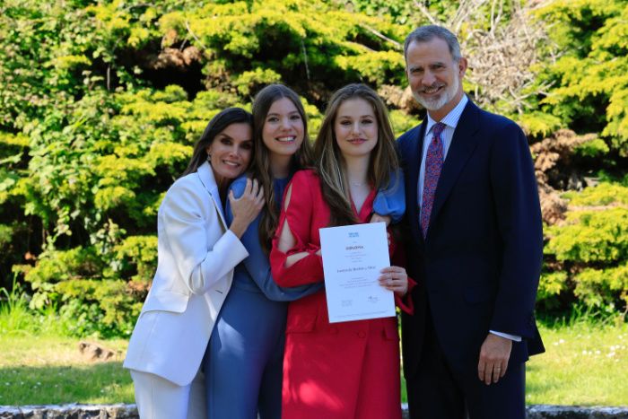 La Princesa Leonor con los Reyes y su hermana