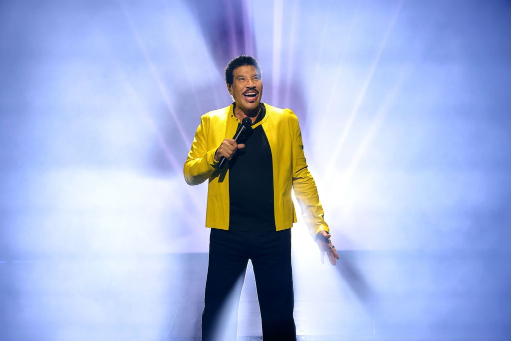 Lionel Richie, de 77 años, ha tenido que ser ingresado en la UCI después de su concierto en St. Louis, donde ya dio muestras de que no se encontraba bien
