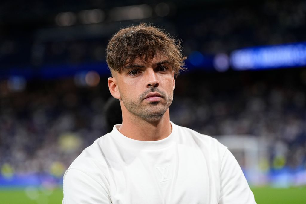 Raúl Asencio en el partido Real Madrid - Real Sociedad en el Estadio Santiago Bernabéu el 26 de agosto de 2026