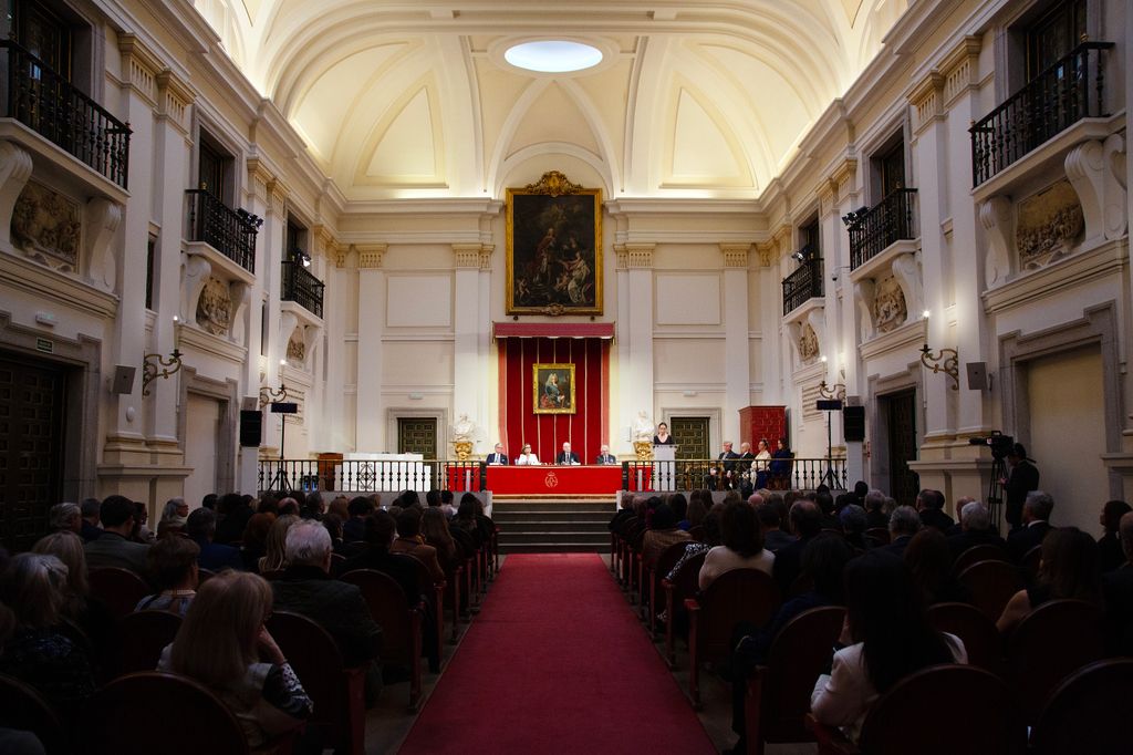 La ceremonia se llevó a cabo en el salón de actos de la Real Academia de Bellas Artes de San Fernando, en Madrid