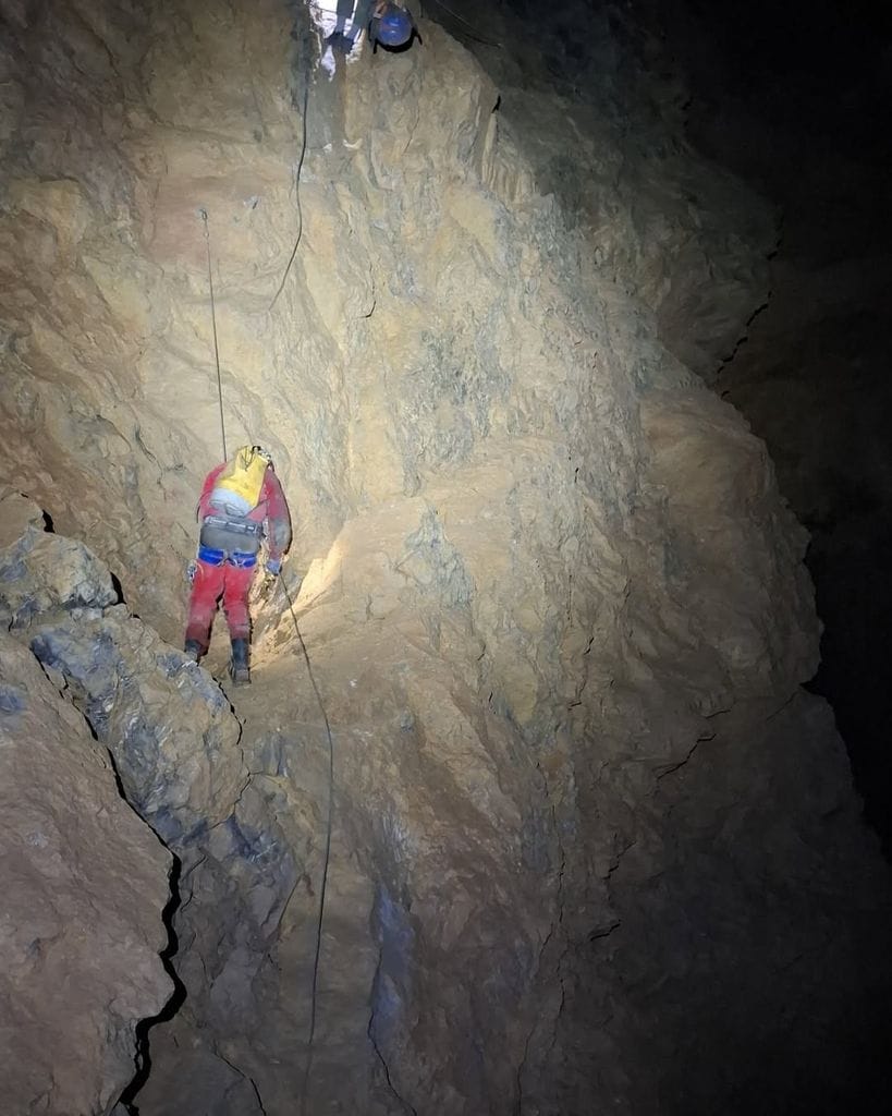La impresionante supercueva descubierta en Málaga que llevaba 30 años oculta bajo tierra
