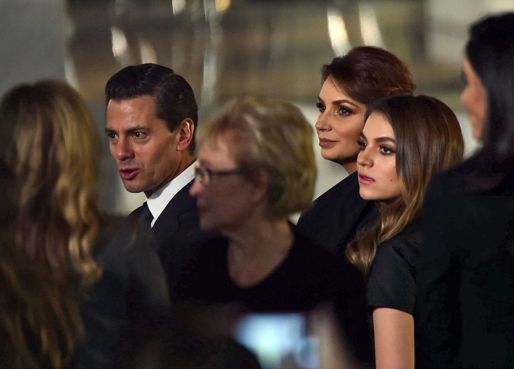 Enrique Peña Nieto, Angélica Rivera y Sofía Castro, en una misa celebrada por el Papa Francisco en la Basílica de Guadalupe