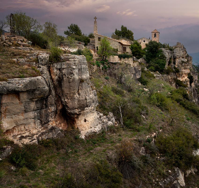 Acantilados junto al pueblo medieval de Siurana