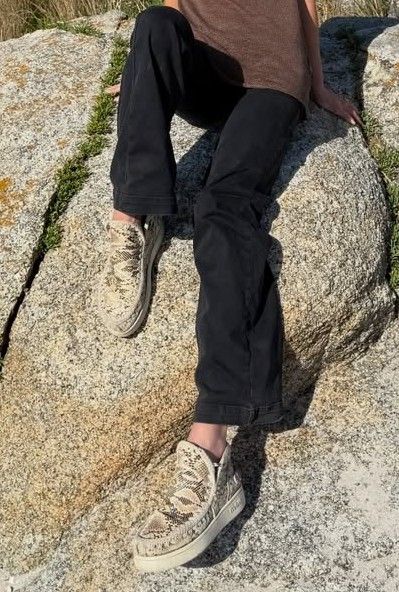 Eugenia Osborne con look de entretiempo en Galicia.