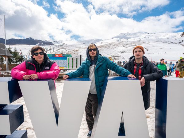 Marlon con ropa de nieve en Formigal, Nevalia