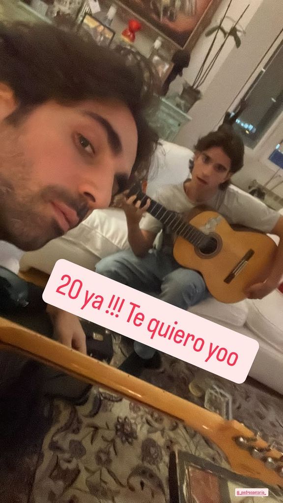 Guillermo Furiase felicita a su primo, Pedro Antonio