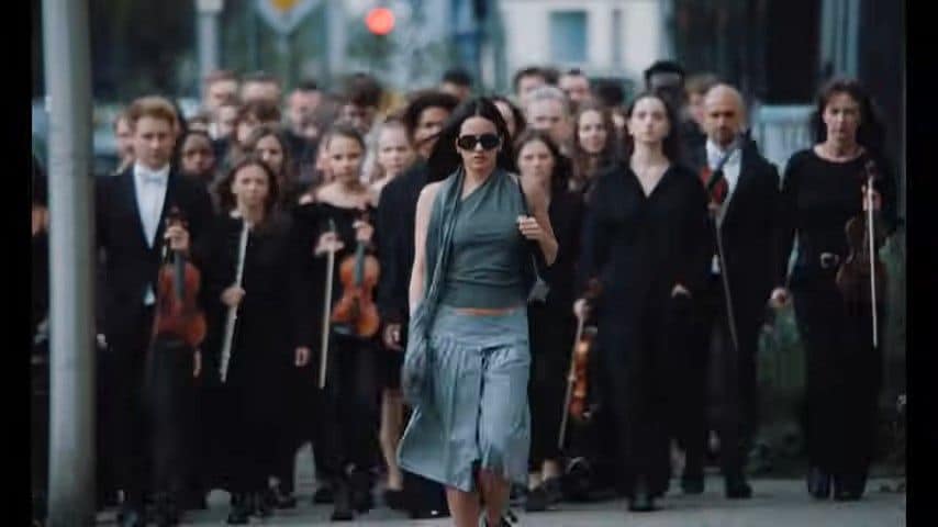 Rosalía en una escena del videoclip de 'Berghain'