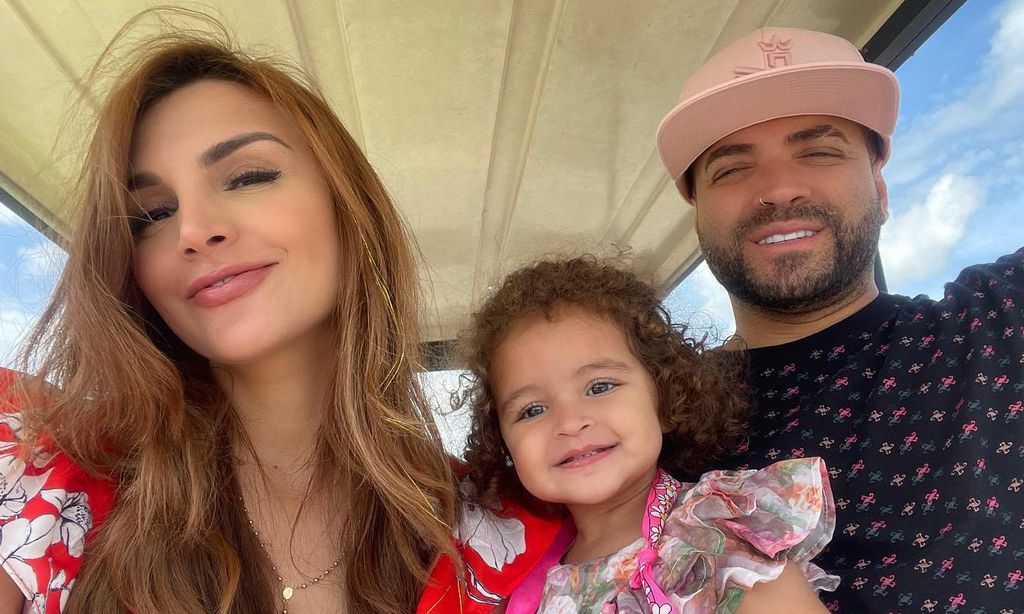 Melany Mille y Naho Mendoza con su hija Mya