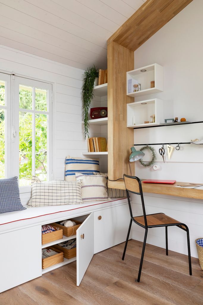 Banco con almacenaje bajo la ventana. 